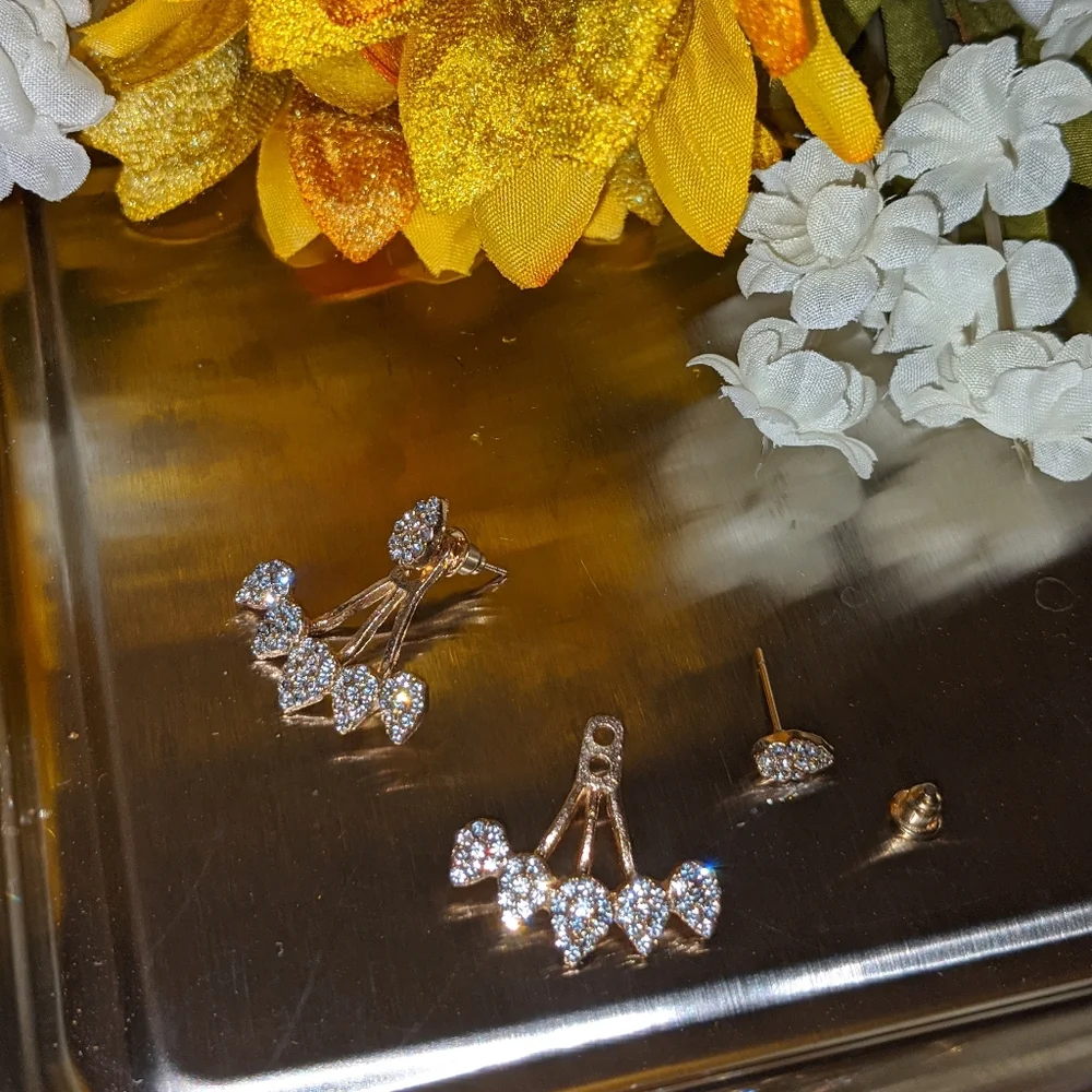 SOLD SOLD SOLD Vintage Gold Tone Rhinestone Hanger Earrings - Picture 7 of 11